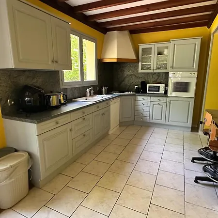 Domaine Les Fontaines Casa de Férias *