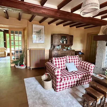 Domaine Les Fontaines Casa de Férias *