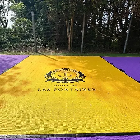 Domaine Les Fontaines Casa de Férias *